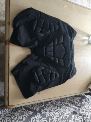 Pantalón corto protector golpes transpirable