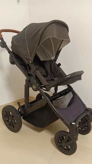 Carrito de bebé marrón