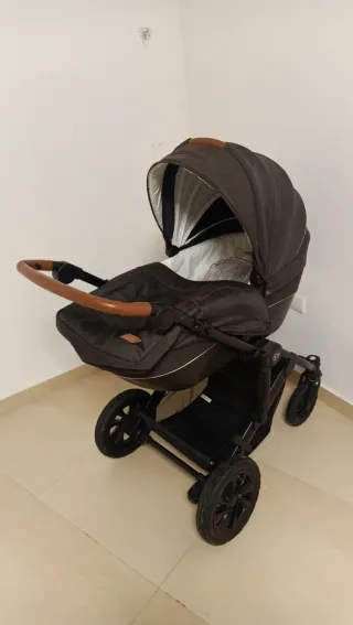 Carrito de bebé marrón