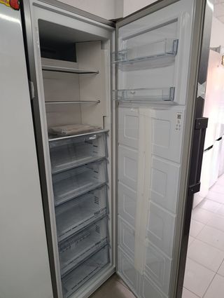 CONGELADOR VERTICAL NOF ROST BEKO INOX