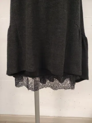 Abito nero donna con piume e pizzo
