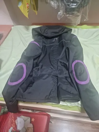 CHAQUETA DE MOTO INVIERNO Y VERANO – NEGRA/Lila.