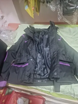 CHAQUETA DE MOTO INVIERNO Y VERANO – NEGRA/Lila.