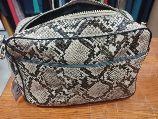 Bolso Parfois estampado serpiente