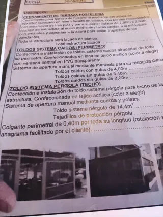 Pérgola para restaurante/bar beige