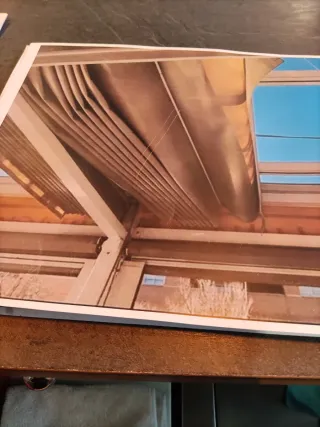 Pérgola para restaurante/bar beige