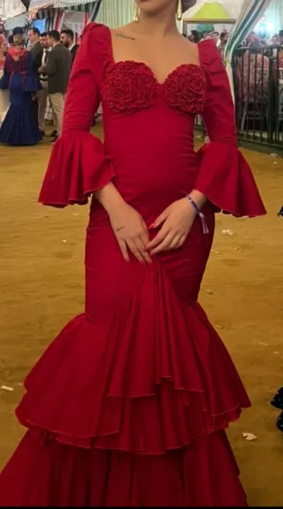 Traje de flamenca rojo volantes