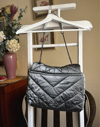 Bolso acolchado plateado Zara