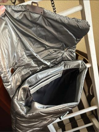 Bolso acolchado plateado Zara