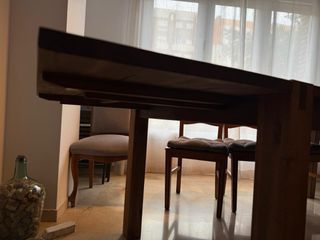 Mesa de comedor de madera