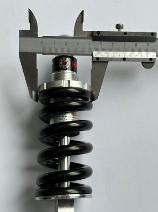 Amortiguador trasero regulable – Negro/Plata