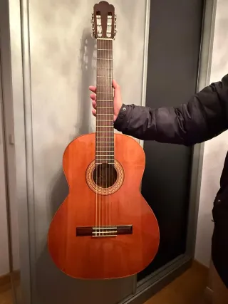 Guitarra Española semi Profesional con funda