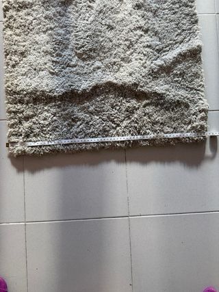 Alfombra gris tamaño medio