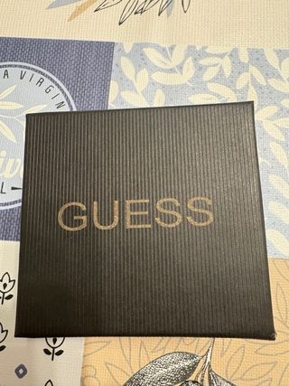 Reloj Guess Dorado con Bisel Brillante