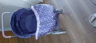 Coche de bebé de juguete