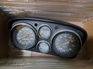 Marcador cuentakilometros deportivo época