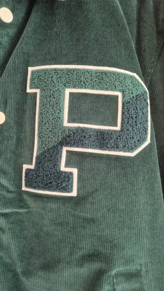 Cazadora Zara Verde con letra P