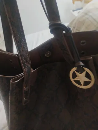 Bolso tote bag efecto piel serpiente