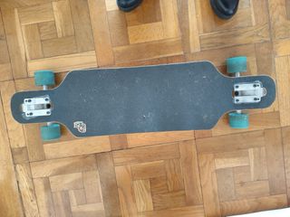 Longboard con diseño gráfico