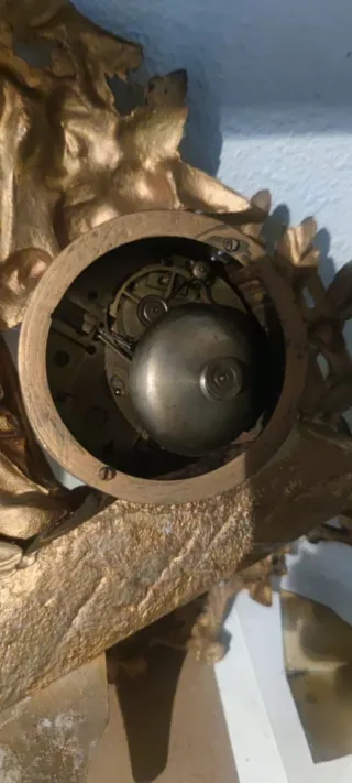 Reloj de mesa antiguo dorado