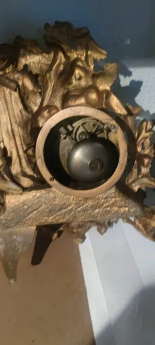 Reloj de mesa antiguo dorado