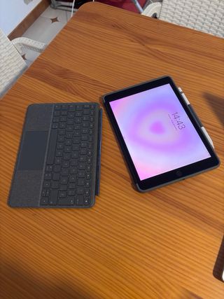 Funda iPad con Teclado Logitech 7ª-9ª Gen.