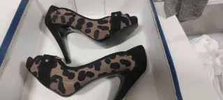 Zapatos de salón animal print talla 37