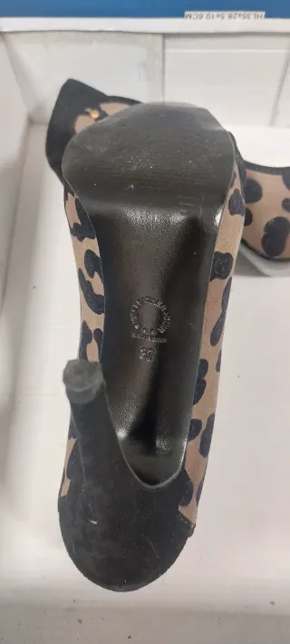 Zapatos de salón animal print talla 37