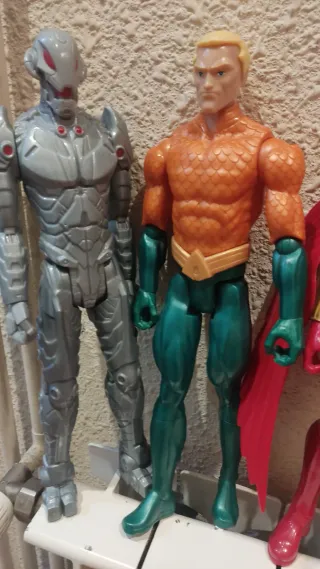 Lote 5 figuras de acción Marvel/DC