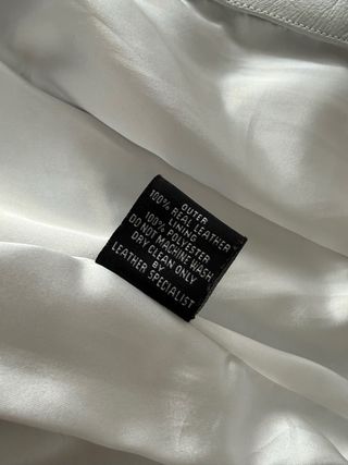 Cazadora cuero blanca ajustada