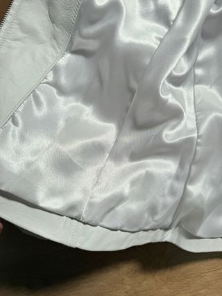 Cazadora cuero blanca ajustada