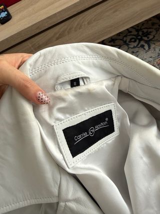 Cazadora cuero blanca ajustada