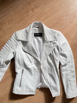 Cazadora cuero blanca ajustada
