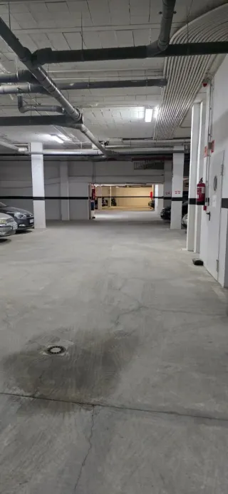 Alquilo plaza garaje amplia cabe coche y moto