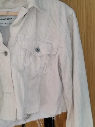 Chaqueta Cropped Stradivarius de pana Beige tallaM