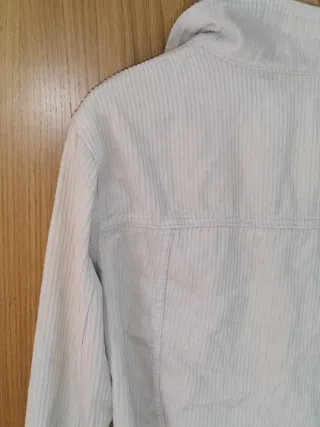 Chaqueta Cropped Stradivarius de pana Beige tallaM