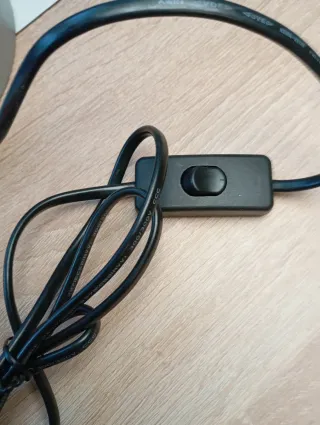 Lámpara de mesa metal y madera