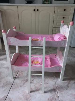 Literas de madera para muñecas
