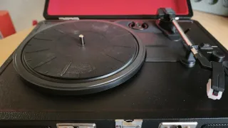 Tocadiscos Crosley CR8005D-BK Estilo Maletín