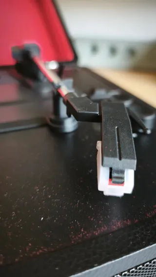 Tocadiscos Crosley CR8005D-BK Estilo Maletín