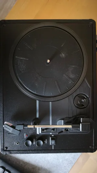 Tocadiscos Crosley CR8005D-BK Estilo Maletín