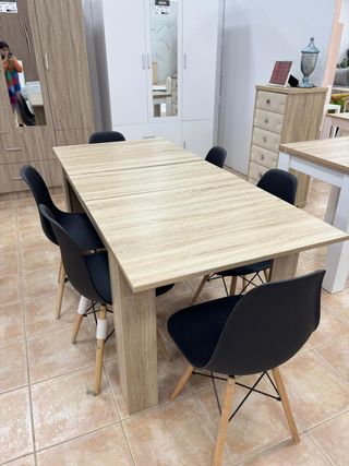 Mesa extensible y 6 sillas modernas