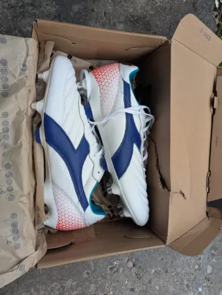 Scarpe da calcio Diadora bianche e blu