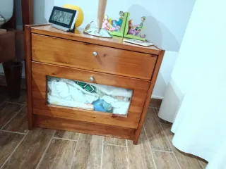 Mesita de noche madera maciza con cristal