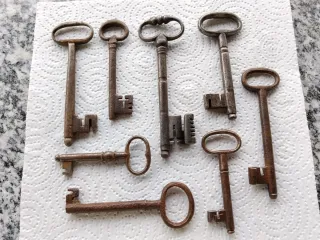 Set 7 Chiavi Antiche in Ferro Battuto