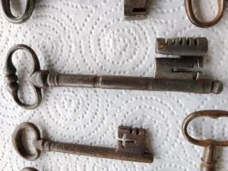 Set 7 Chiavi Antiche in Ferro Battuto