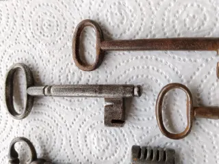 Set 7 Chiavi Antiche in Ferro Battuto