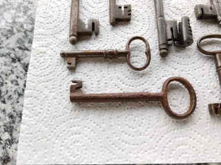 Set 7 Chiavi Antiche in Ferro Battuto