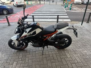 KTM DUKE 125 Blanca y Naranja