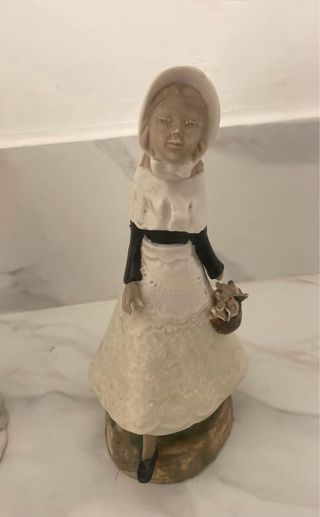 Figura Royal Doulton estilo inglés